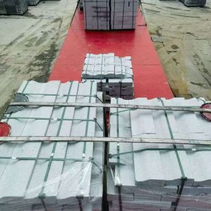 武威 芝麻白仿形加直形路沿石出货日常