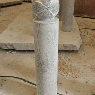 武威 芝麻白花岗岩石材挡车石柱、停车柱、圆柱挡车柱、方柱挡车柱等