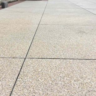 武威 黄金麻花岗岩石板材荔枝面地面铺装效果