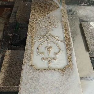 武威 黄金麻花岗岩异形加工雕刻栏杆大柱