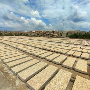 武威 黄金麻花岗岩荔枝面地铺石防护中