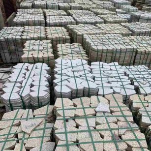 武威 黄金麻白麻花岗岩荔枝面地铺石(冰裂纹)