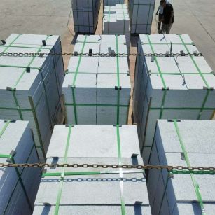 武威 芝麻白花岗岩5公分地铺石 花岗岩厂家工厂装车日常