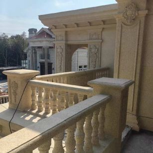 武威 黄金麻别墅外墙干挂雕花配合阳台栏杆花瓶柱