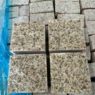 武威 黄金麻花岗岩自然面小方块，弹石，马蹄石等