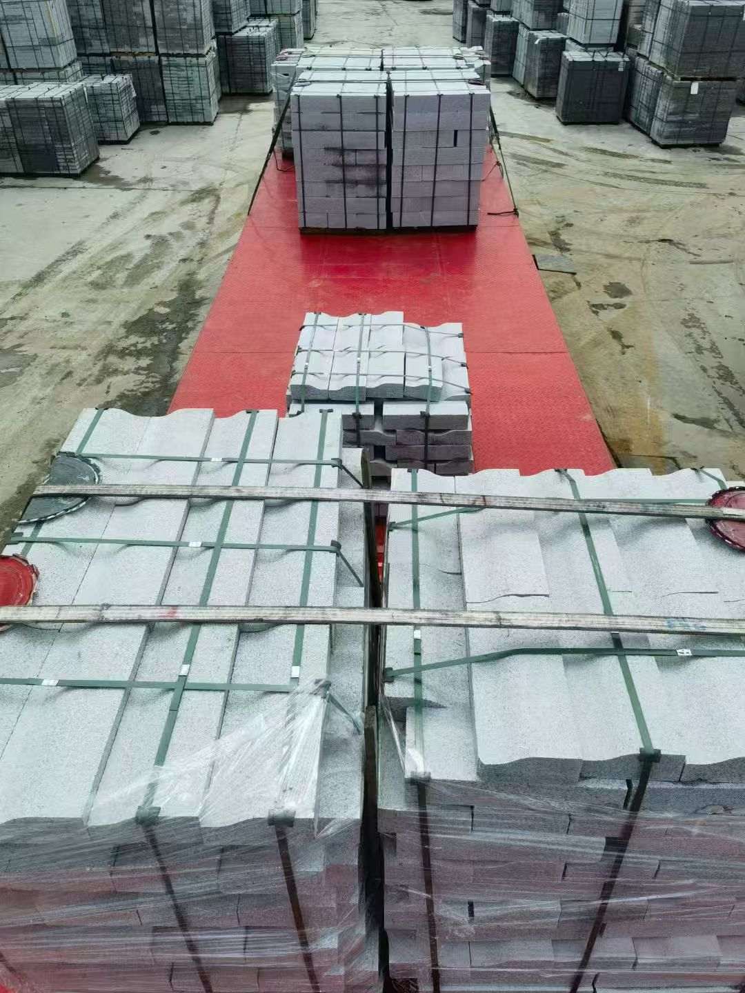 武威 芝麻白仿形加直形路沿石出货日常