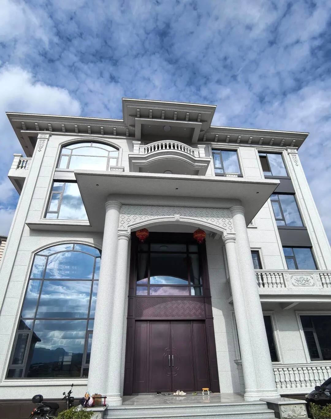 武威白麻别墅外墙干挂石材效果示例