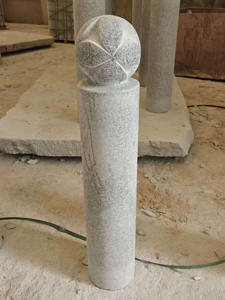 武威 芝麻白花岗岩石材挡车石柱、停车柱、圆柱挡车柱、方柱挡车柱等