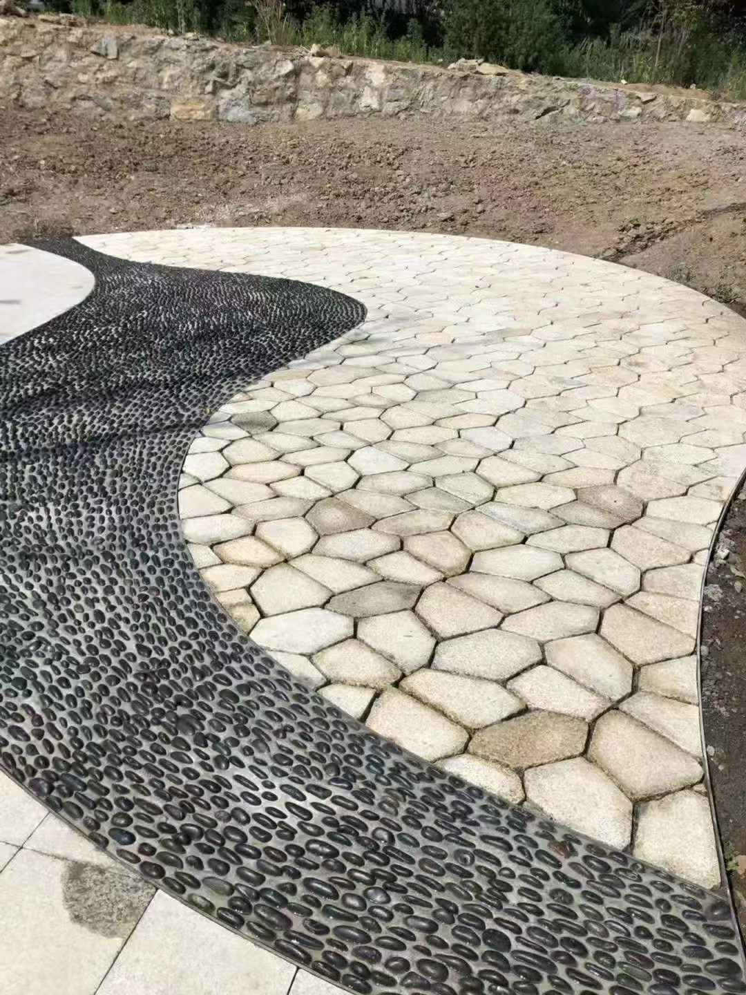 武威 黄金麻冰裂纹地铺石工地铺装案例