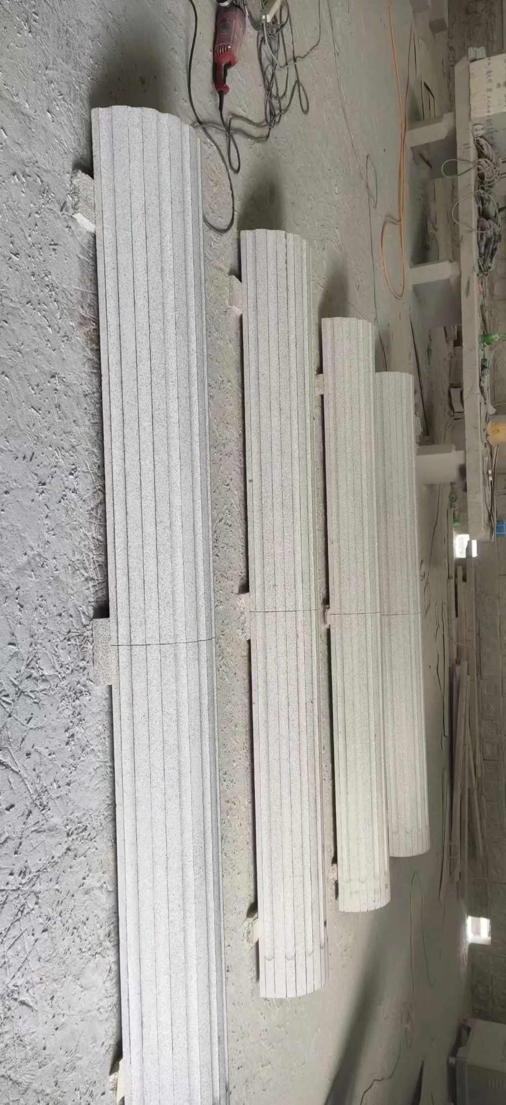 武威 花岗岩厂家带你看白麻花岗岩门楼大柱柱皮