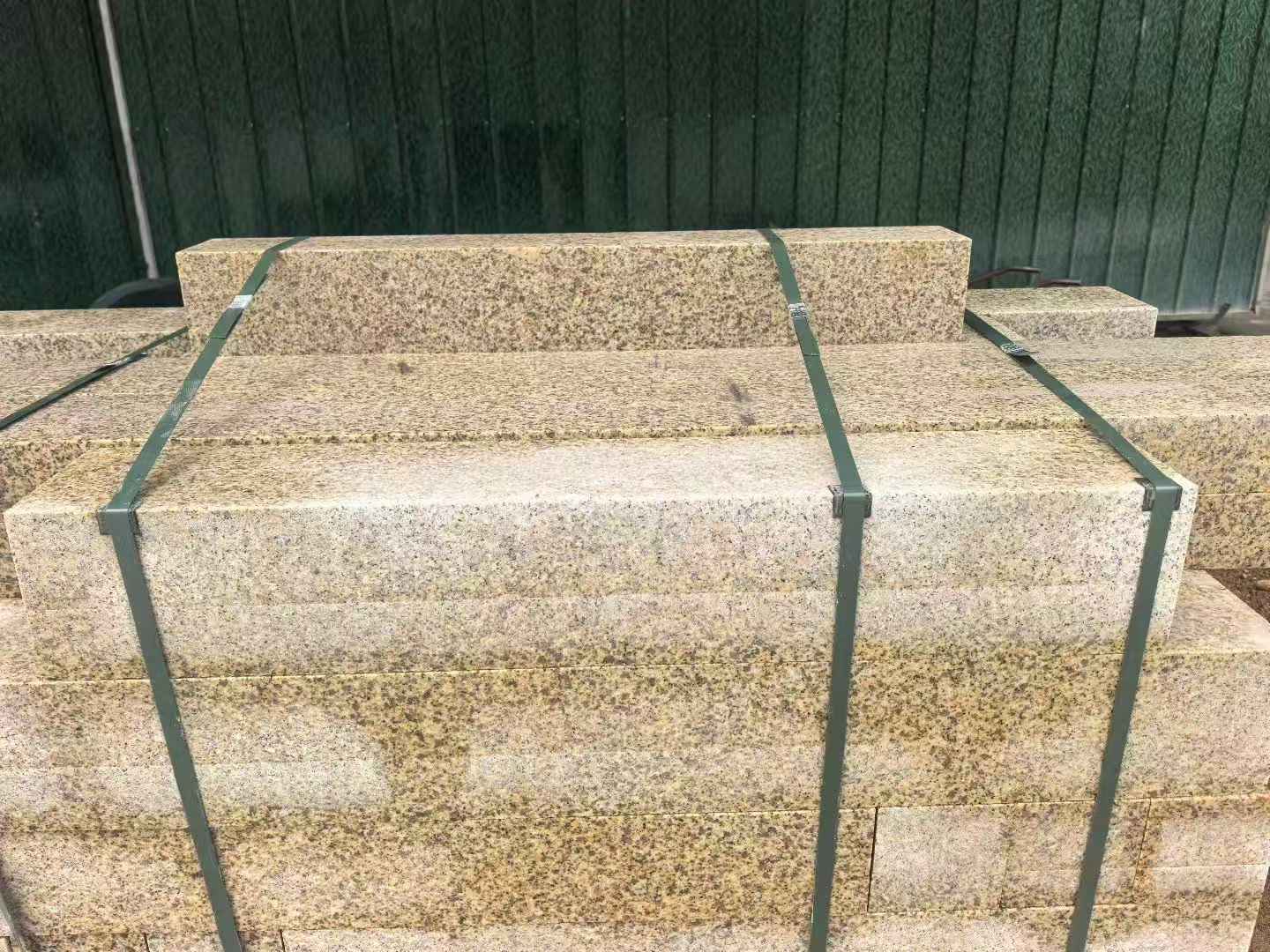 武威 黄金麻花岗岩石材机切面栏杆料半成品