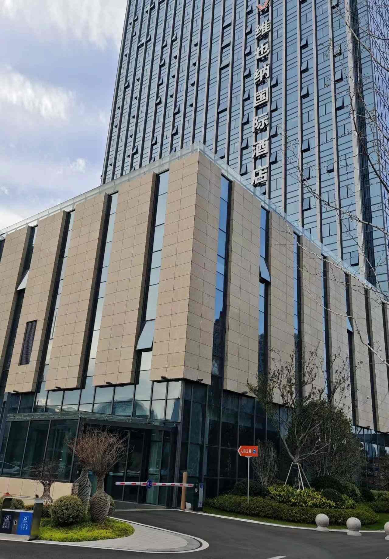 武威 黄金麻花岗岩外墙干挂