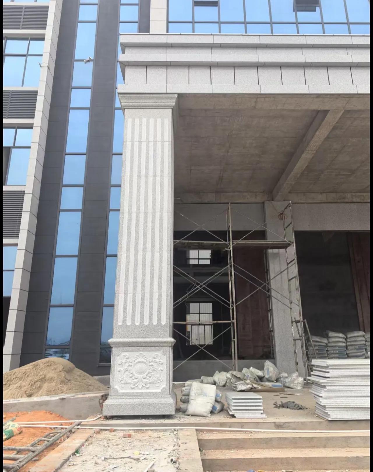 武威 芝麻白光面花岗岩门楼大柱（罗马柱）配雕花底座