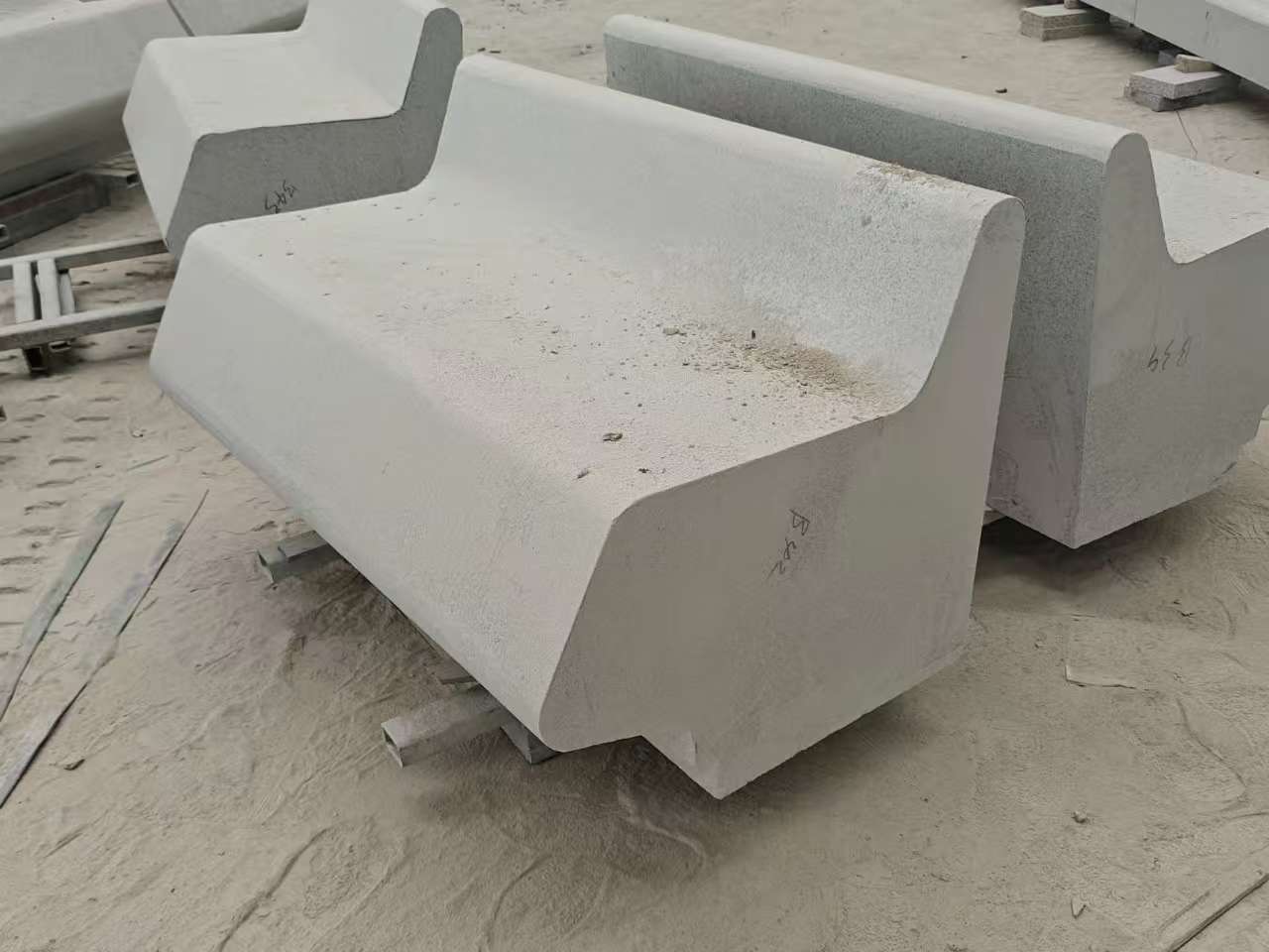 武威 芝麻白花岗岩异形坐凳，石凳