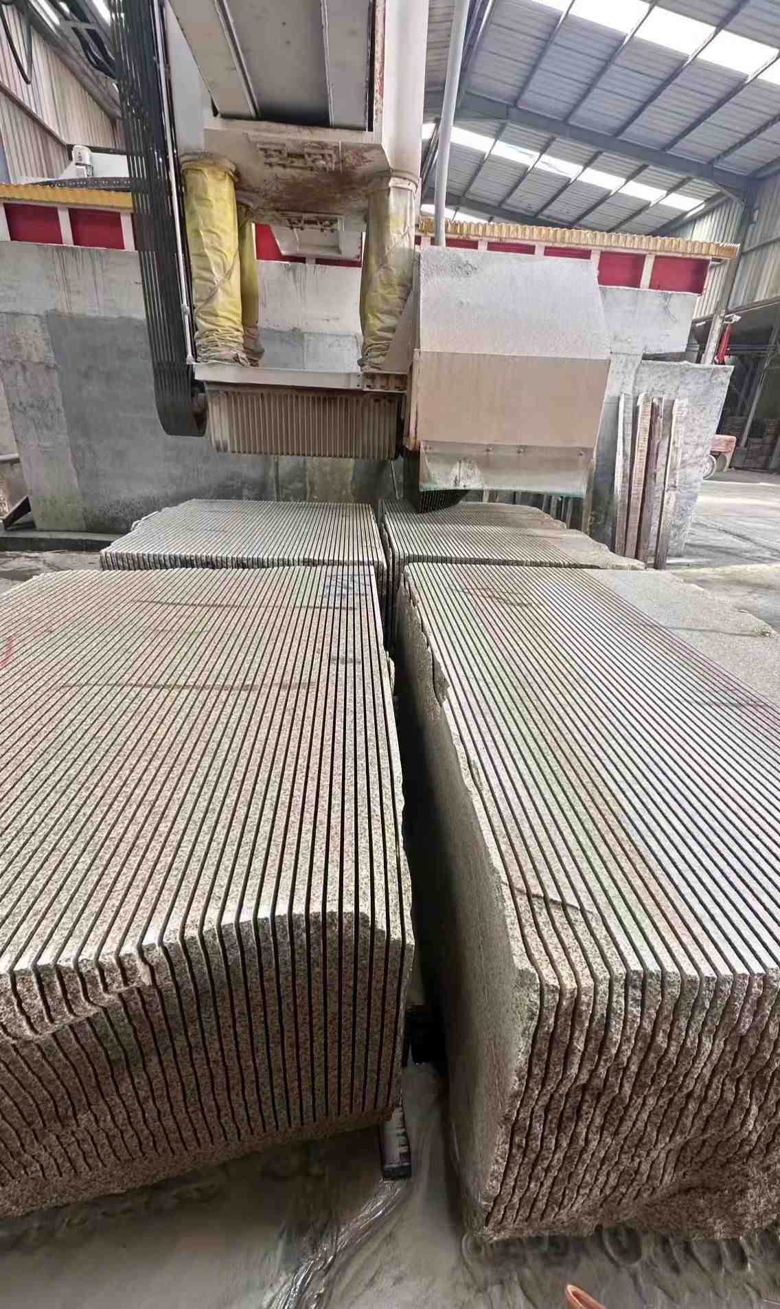 武威 车间生产日常，黄金麻白麻花岗岩