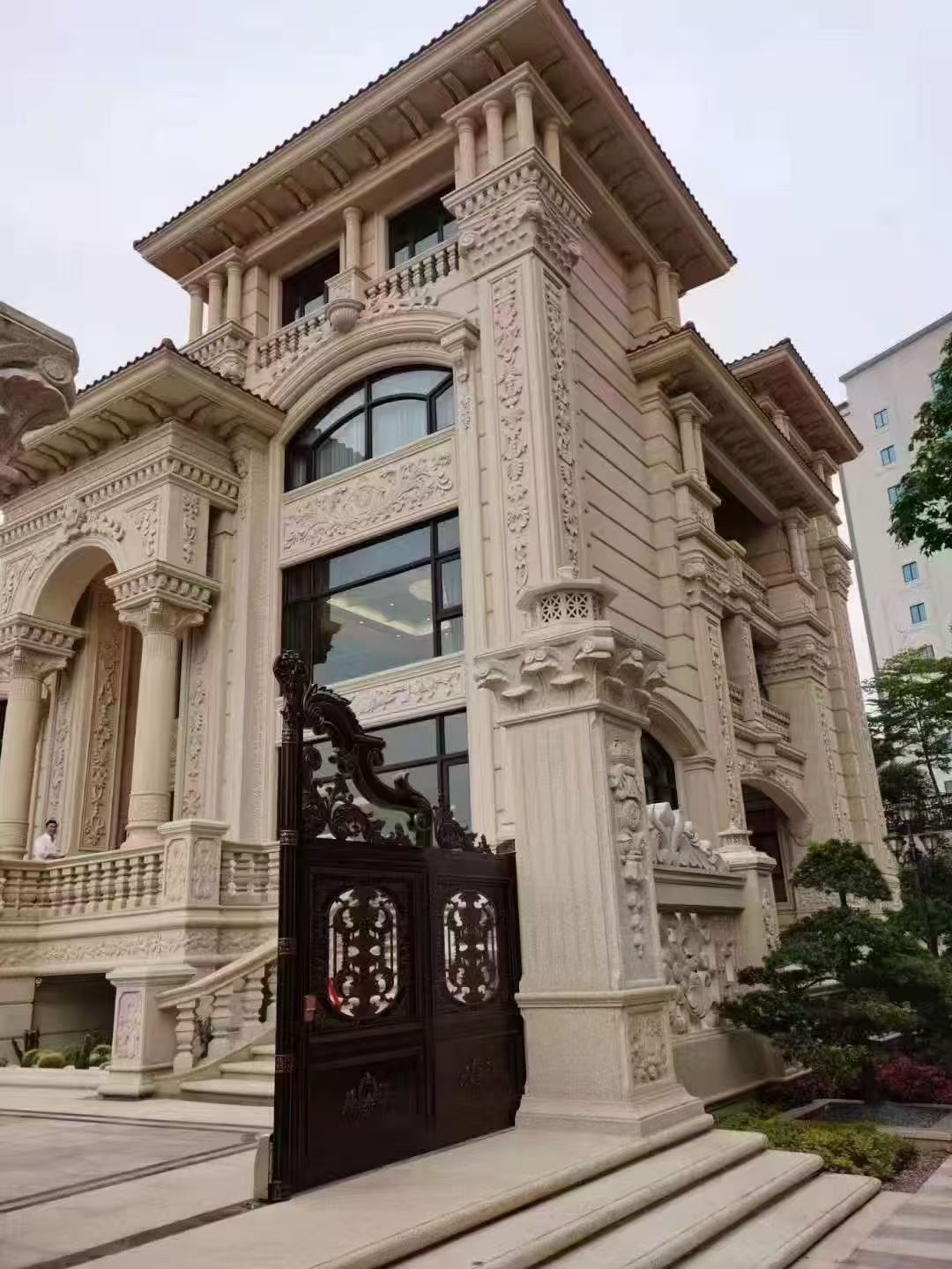 武威 黄金麻花岗岩别墅外墙干挂效果展示