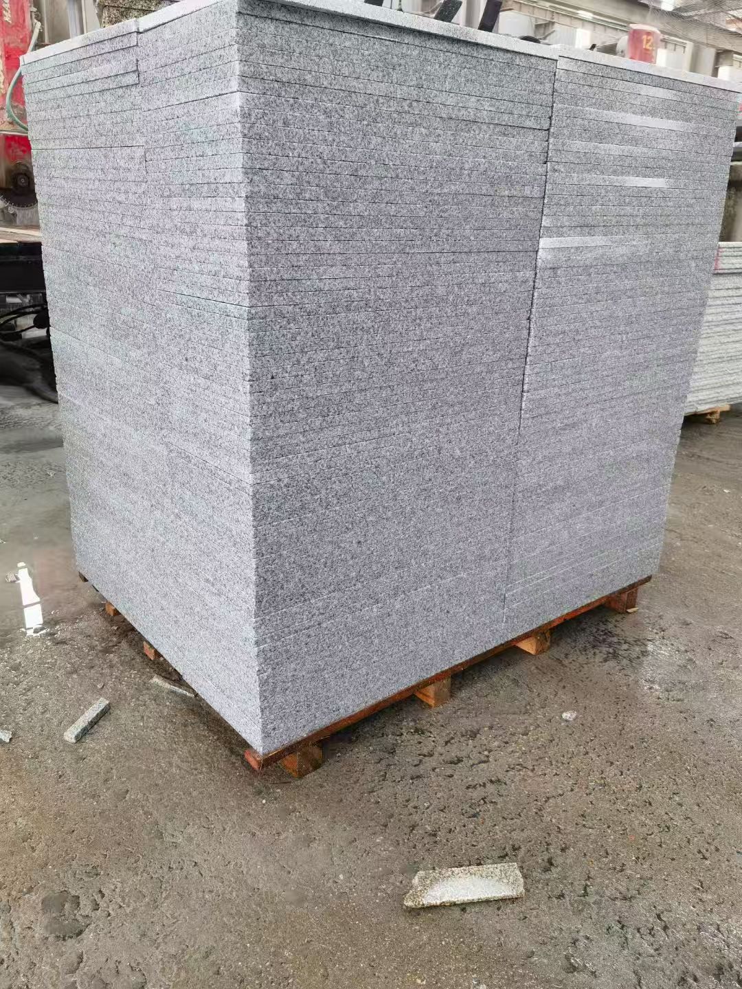 武威 芝麻白火烧面1.8厚300*600地铺石，尺寸标准，厚薄均匀