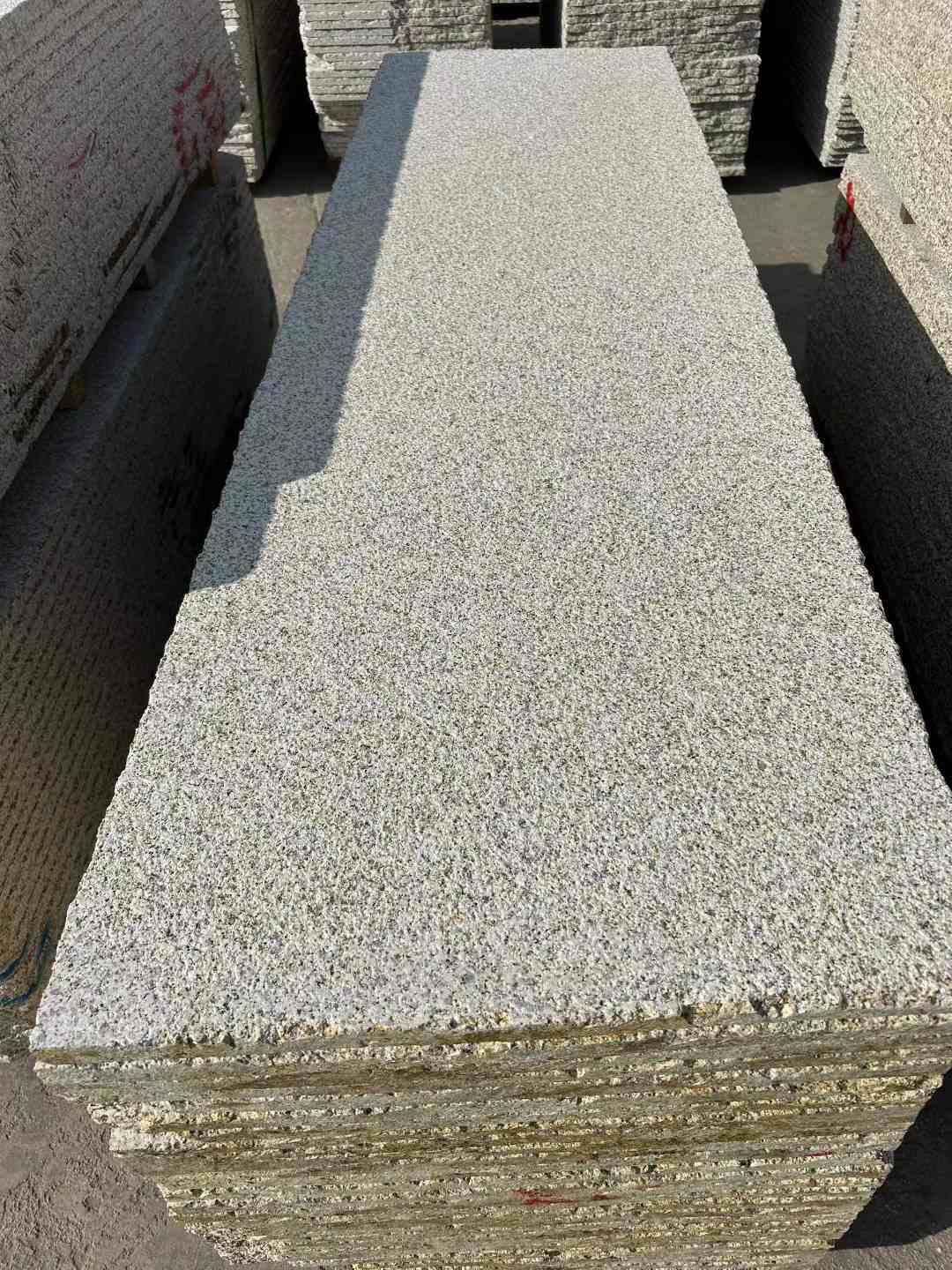 武威 黄金麻花岗岩荔枝面毛板，半成品