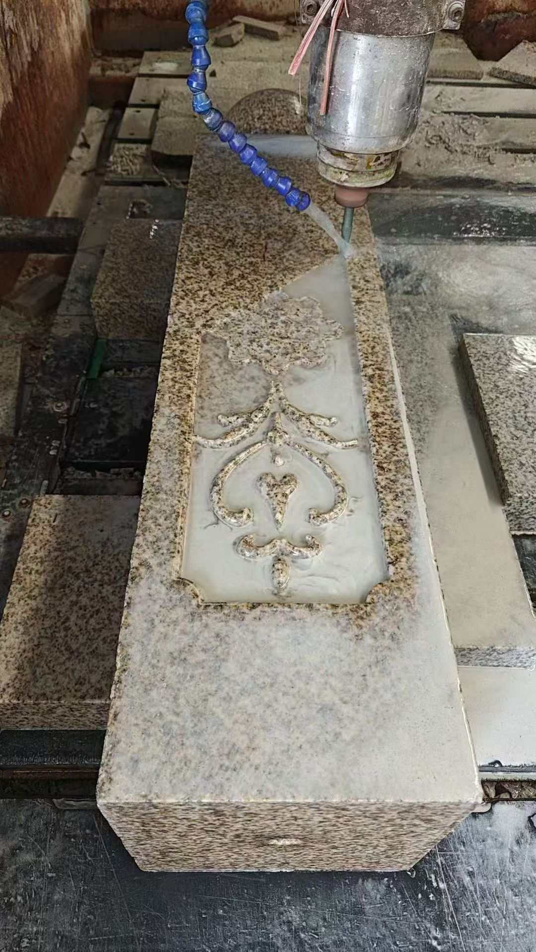 武威 黄金麻花岗岩异形加工雕刻栏杆大柱