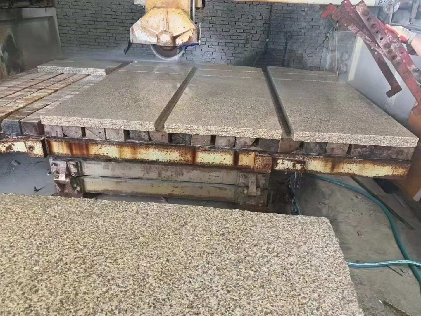 武威 黄金麻荔枝面成品板加工