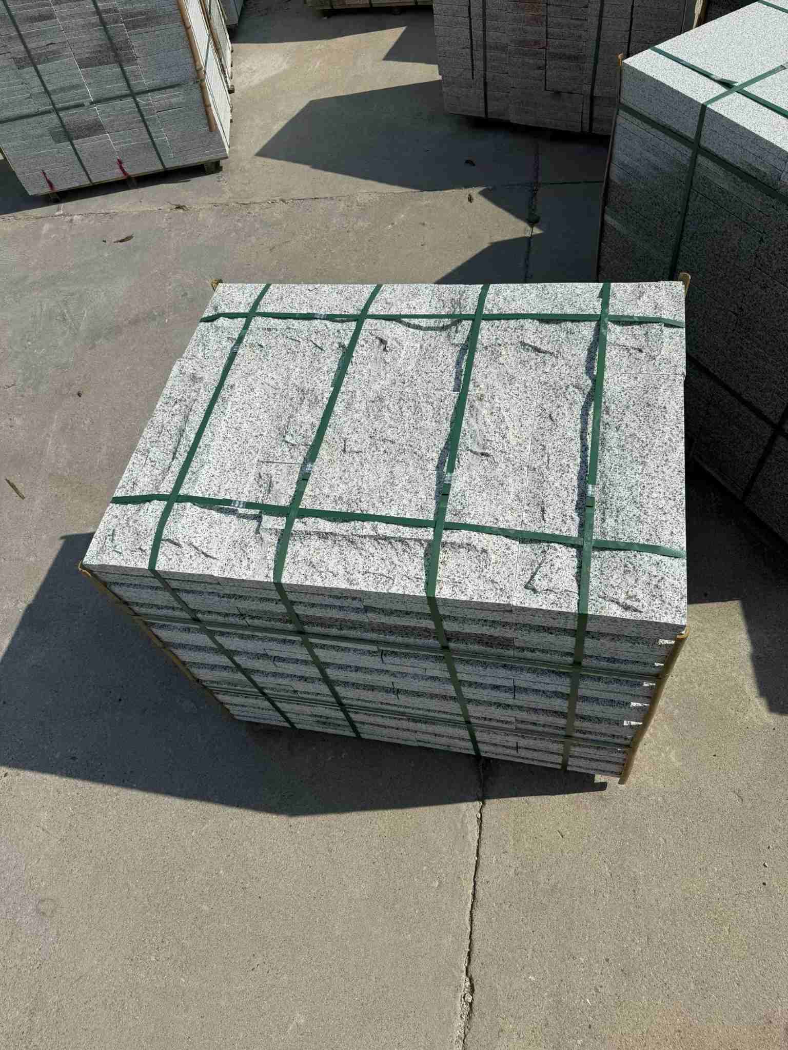 武威 白麻花岗岩石材自然面蘑菇石成品