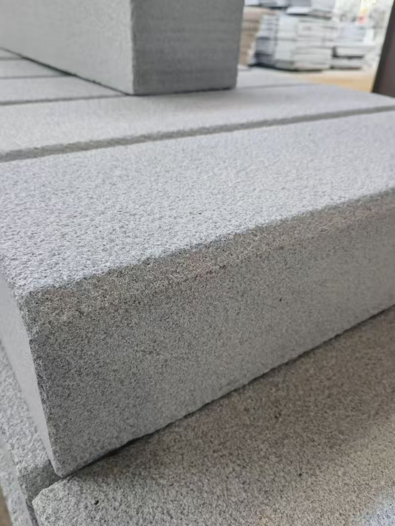 武威 芝麻灰荔枝面路沿石